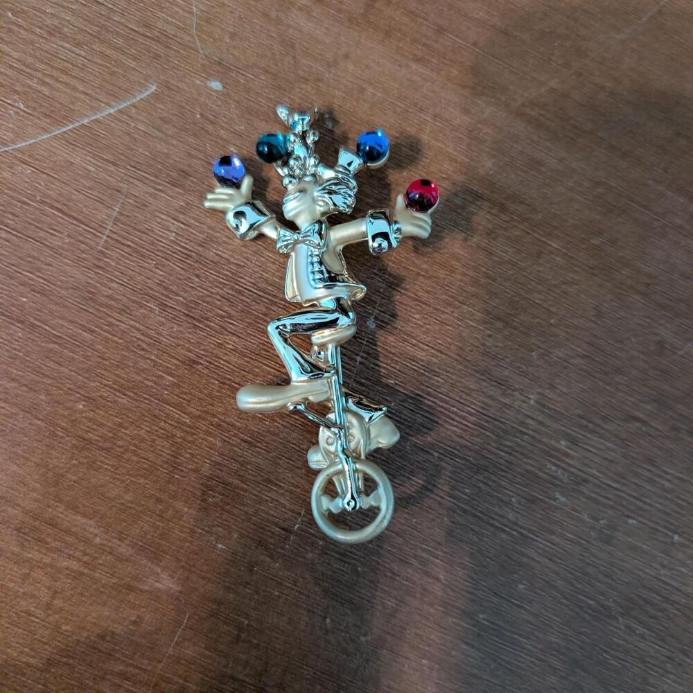 Juggling Clown Pin